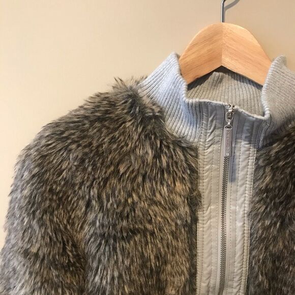 Vertigo Paris faux fur bomber jacket. Size small - Picture 5 of 8